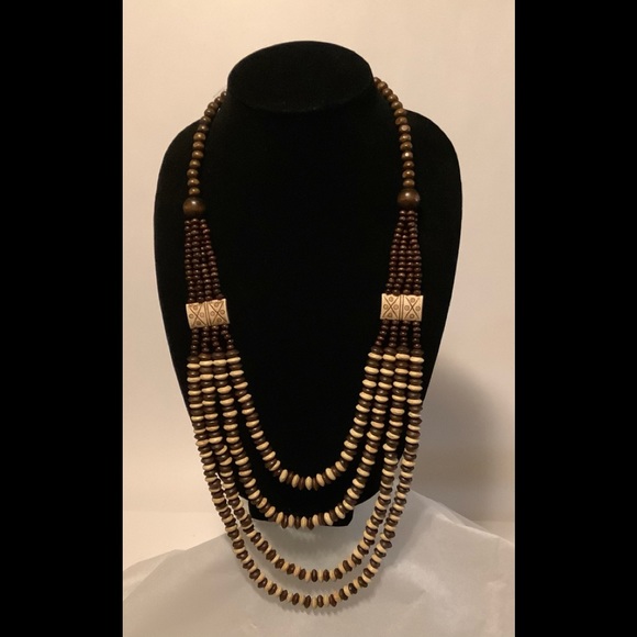 Jewelry - Beautiful dark brown and beige wood bead necklace